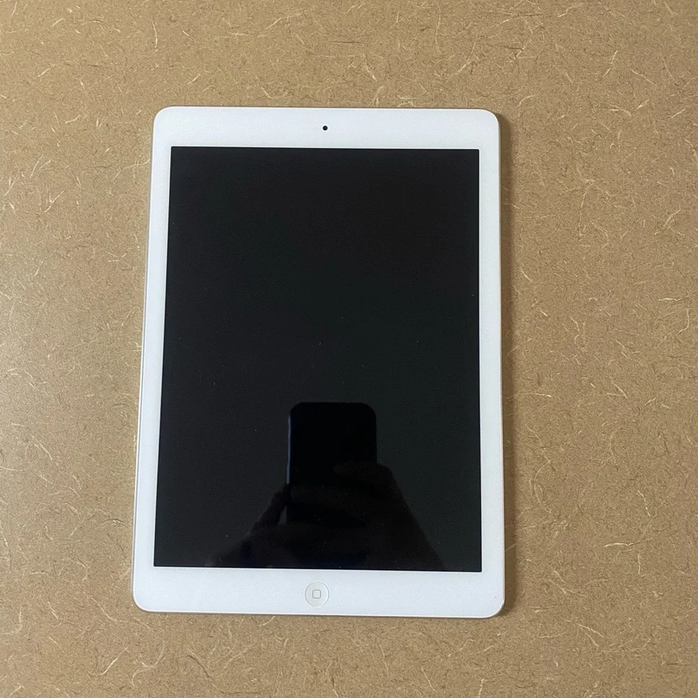LIKE NEW IPad. Gently used